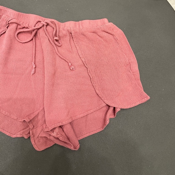 Francesca's Dee Elly Pink Crepe Shorts - Picture 3 of 6